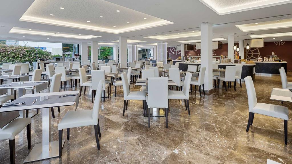 Restaurante y Pool Bar