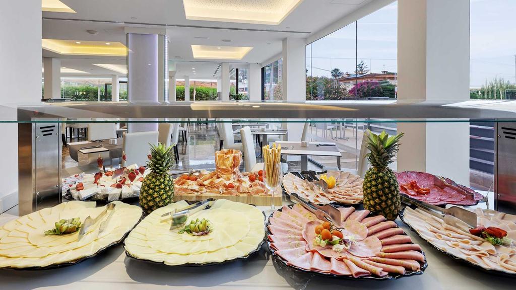 Restaurante y Pool Bar