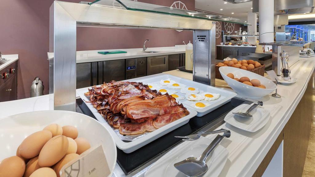 Restaurante y Pool Bar